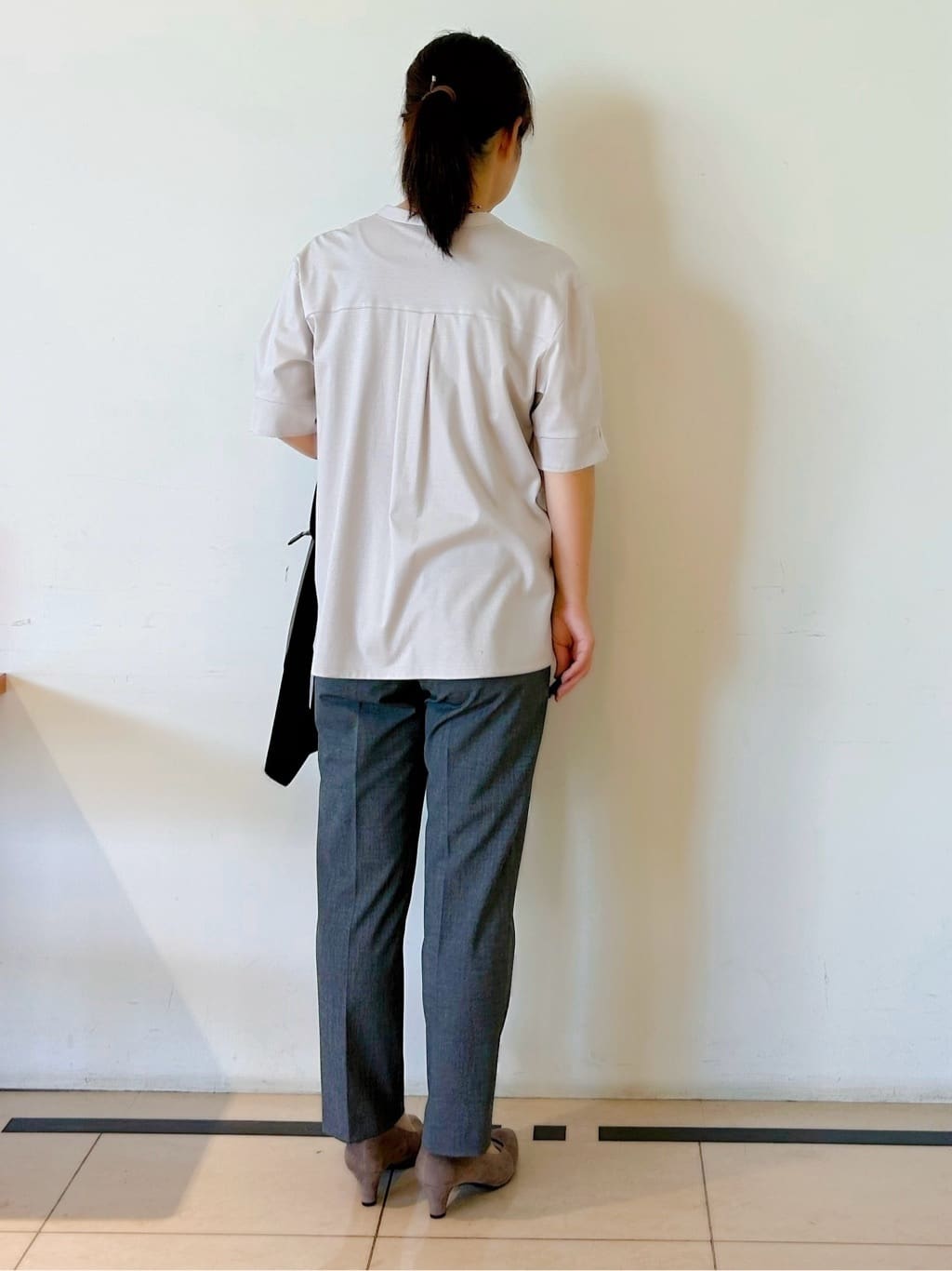 ひーさんの「Reflect｜【すっきり見え！長め丈／マシンウォッシュ可】スキッパーネックジャージトップス」を使ったコーディネート