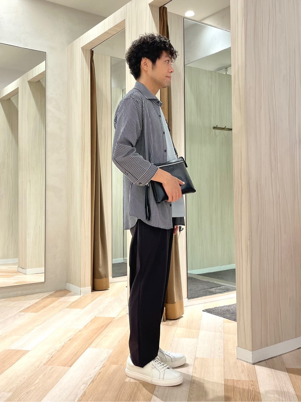 URAさんの「TAKEO KIKUCHI｜【3Dナイロンストレッチ】スリムイージーパンツ」を使ったコーディネート
