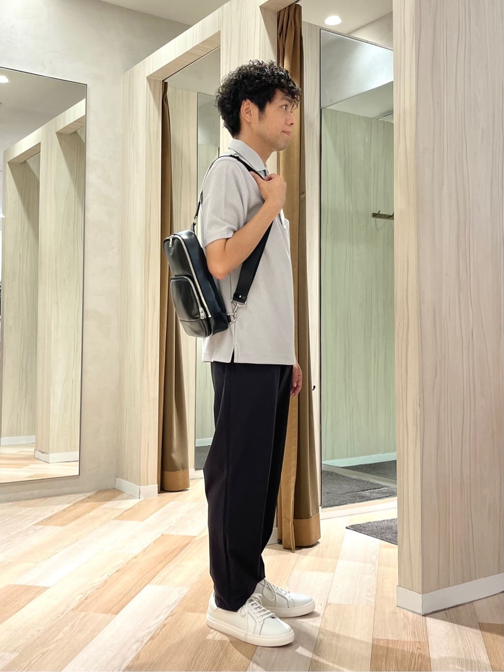 URAさんの「TAKEO KIKUCHI｜【3Dナイロンストレッチ】スリムイージーパンツ」を使ったコーディネート