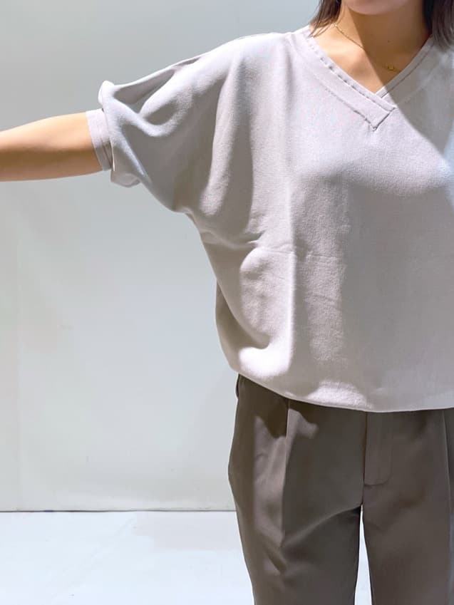 manaさんの「OPAQUE.CLIP｜《5色展開》前後2WAY ドルマンスリーブニット【UVケア／抗ピル／洗濯機洗い可】」を使ったコーディネート
