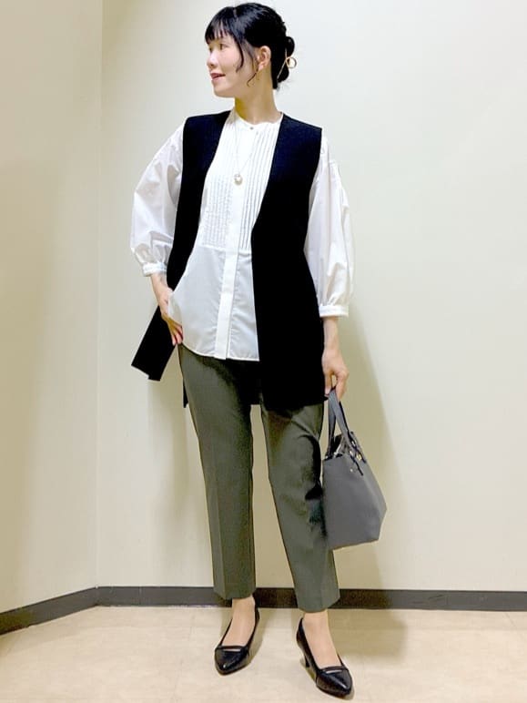  beni_gingerさんの「Reflect｜【程よいゆとり感／体型カバー】ピンタックデザインシャンブレーブラウス」を使ったコーディネート