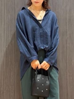 meiさんの「SHOO･LA･RUE｜【S-LL】インせず着られる デニムライク前開きブラウス」を使ったコーディネート