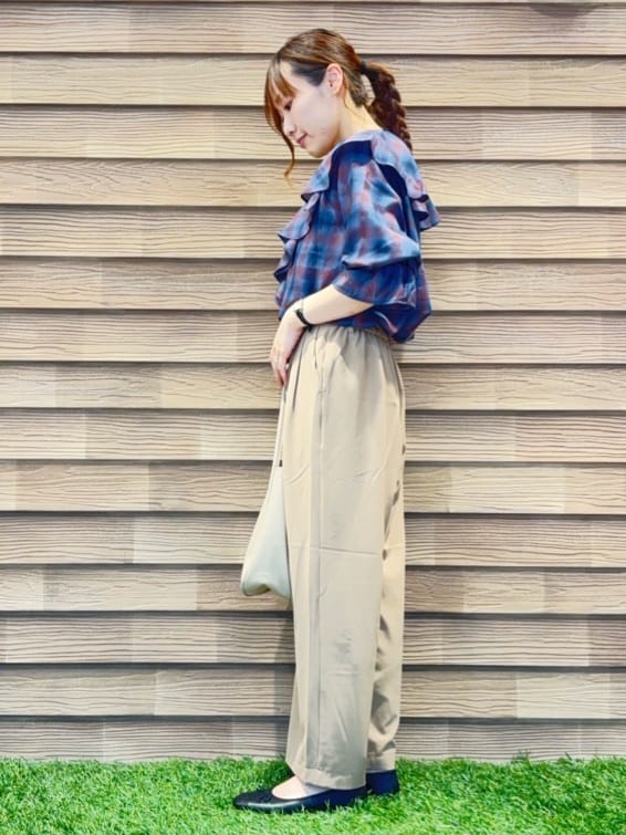 himiさんの「SHOO･LA･RUE｜【S-LL】1枚で華やか チェック柄フリルブラウス」を使ったコーディネート