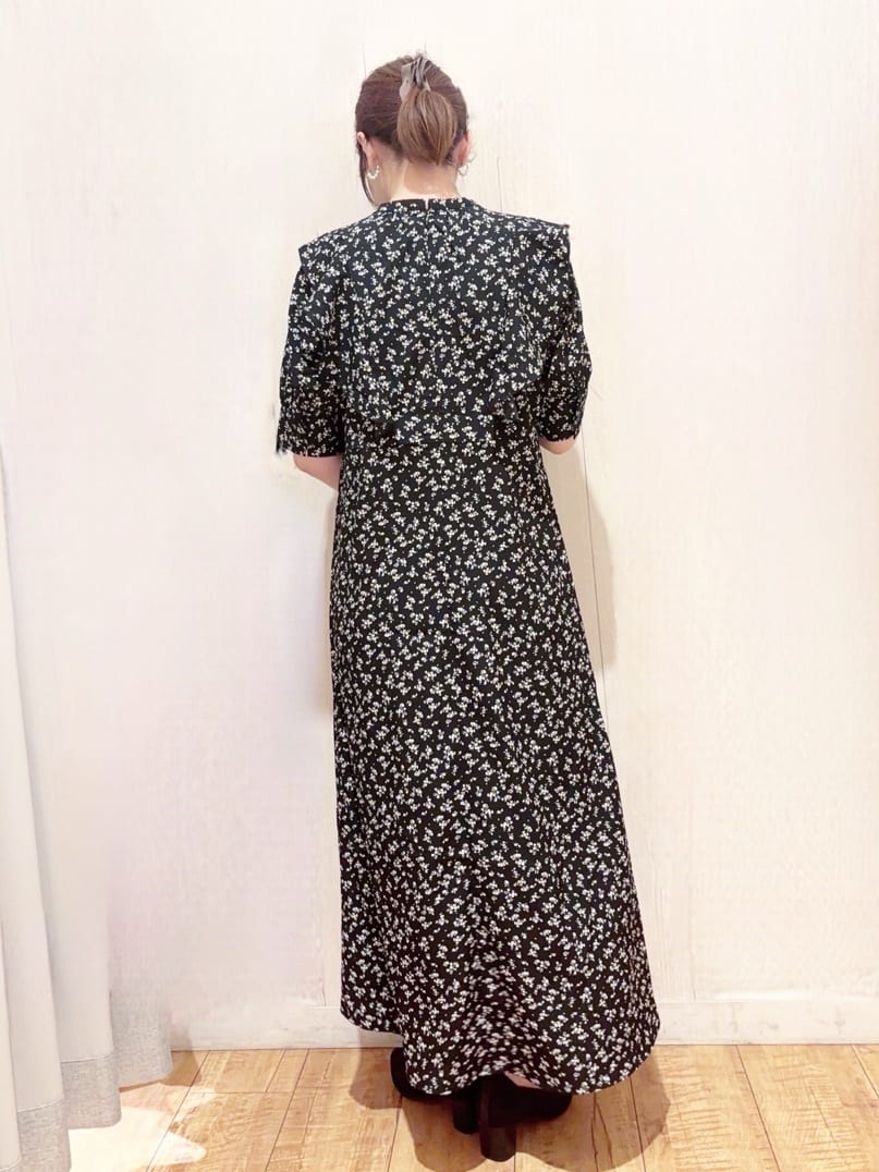 あいこさんの「SHOO･LA･RUE｜【S-LL】クラシカルな 花柄ワンピース」を使ったコーディネート