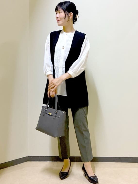  beni_gingerさんの「Reflect｜【程よいゆとり感／体型カバー】ピンタックデザインシャンブレーブラウス」を使ったコーディネート