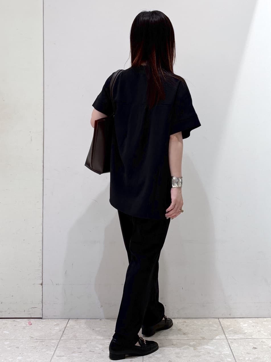 mameさんの「OPAQUE.CLIP｜《5色展開／SS-LLサイズ》スキッパー金ボタンブラウス／セットアップ対応【防シワ／ストレッチ／洗濯」を使ったコーディネート