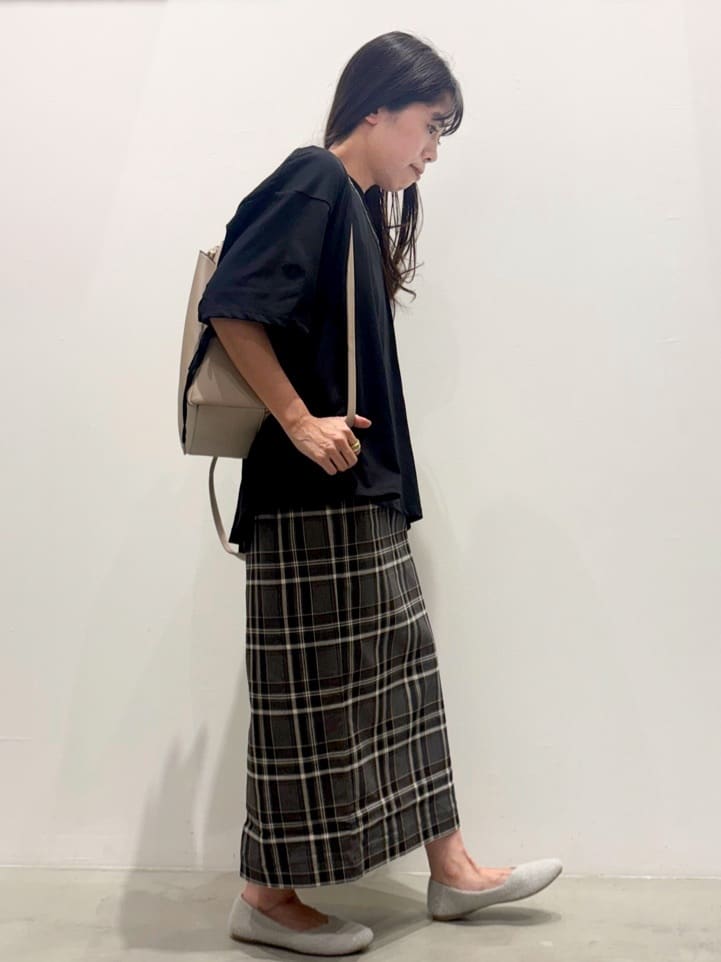 ＷＡさんの「grove｜後ろ姿で魅せる　バックドロストシャーリングTシャツ」を使ったコーディネート