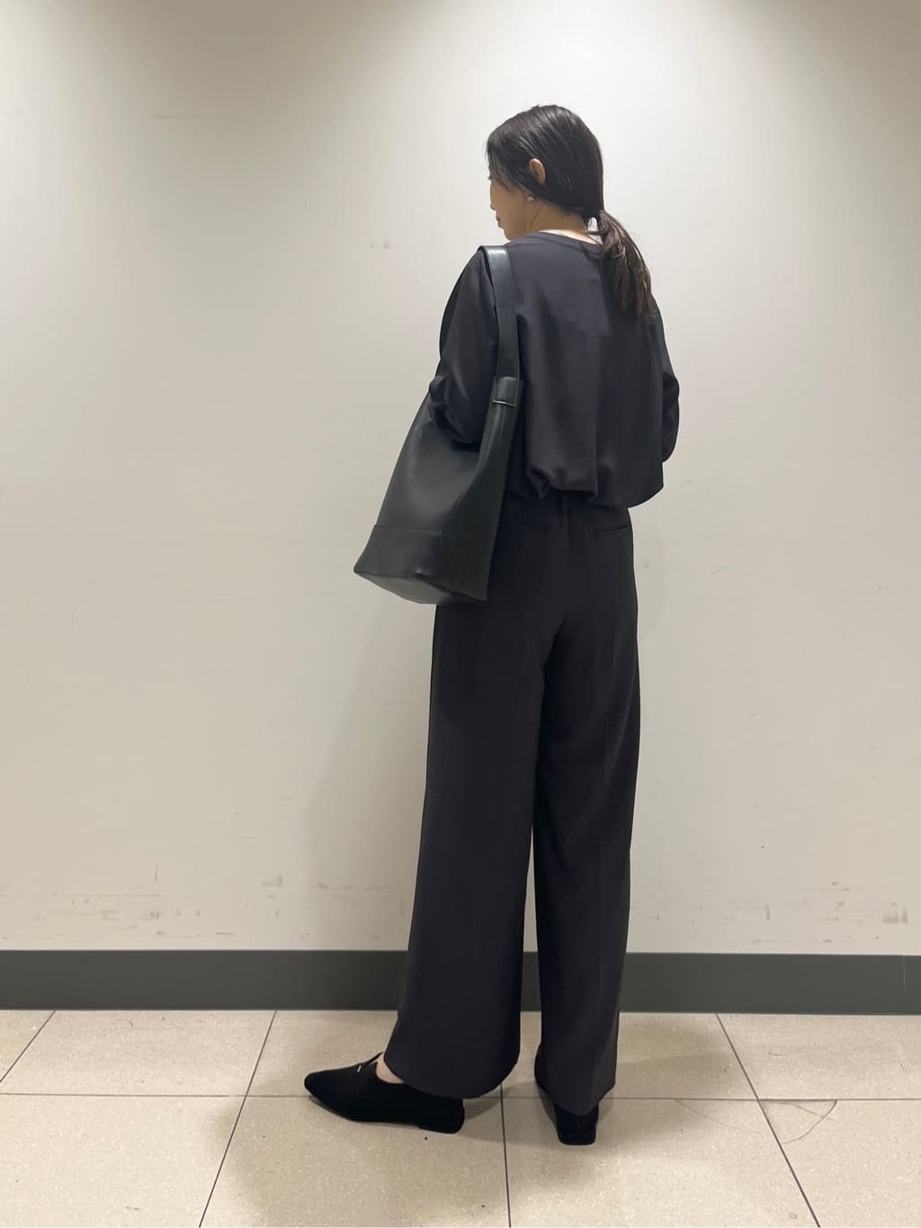 shokoさんの「INDIVI｜【羽織りとしても活躍！】ケープカラーブラウス」を使ったコーディネート