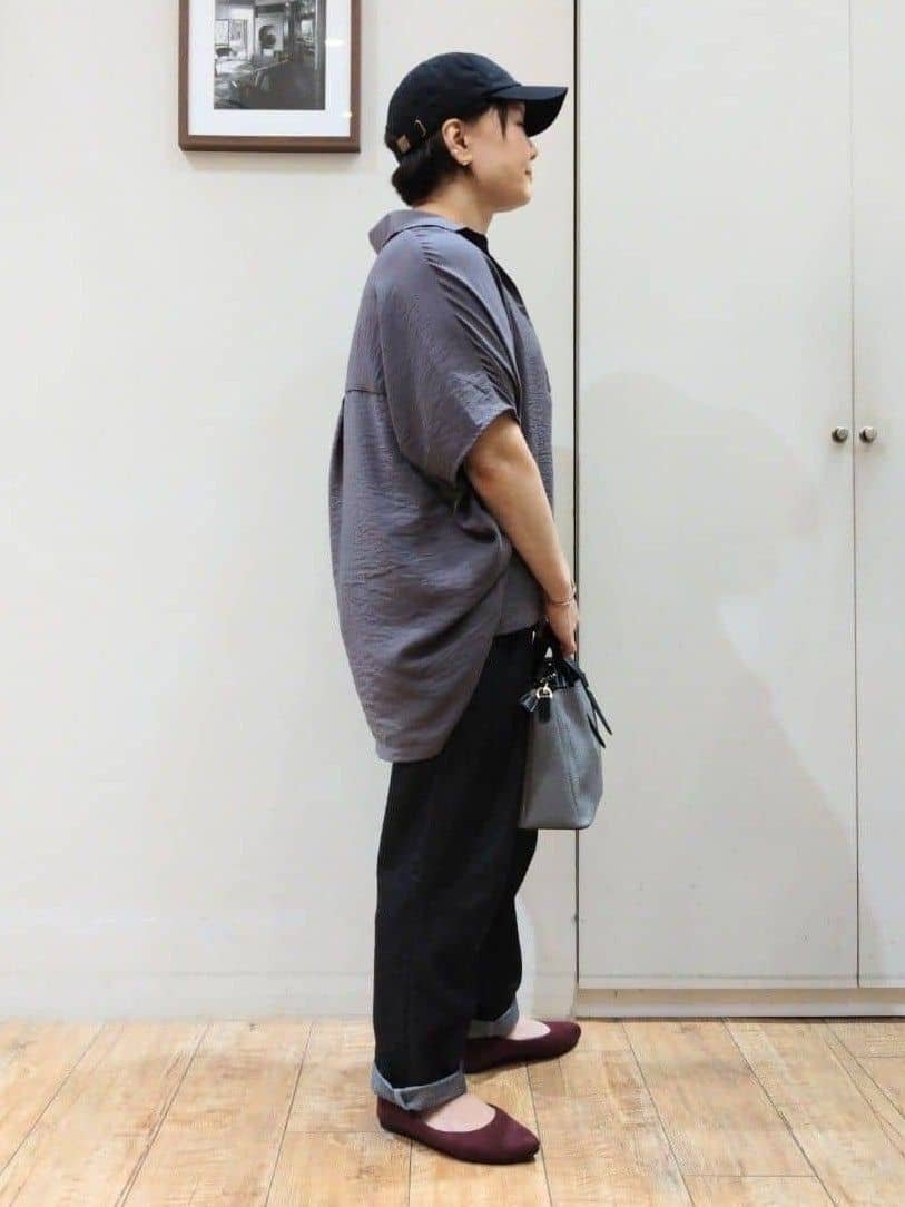 ヒロコジさんの「SHOO･LA･RUE｜【洗える/S-LL/5分袖】1枚でも羽織としても。さらさらドレープシャツ」を使ったコーディネート