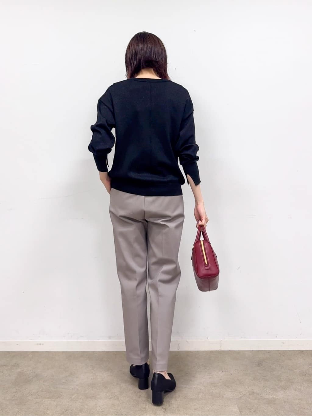 𝐜𝐡𝐢𝐤𝐚さんの「SHOO･LA･RUE｜【洗濯機可/S-3L/美脚シルエット】通勤・セレモニーにも　きちんと見えする ソフトスティックパンツ」を使ったコーディネート