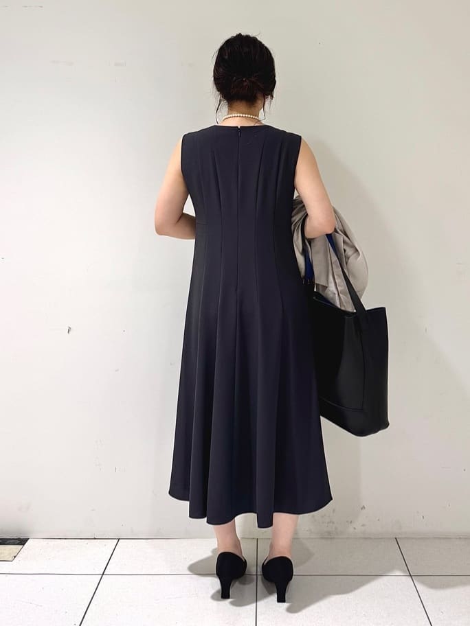 そんさんの「INDIVI｜【美シルエット】ノースリーブワンピース」を使ったコーディネート