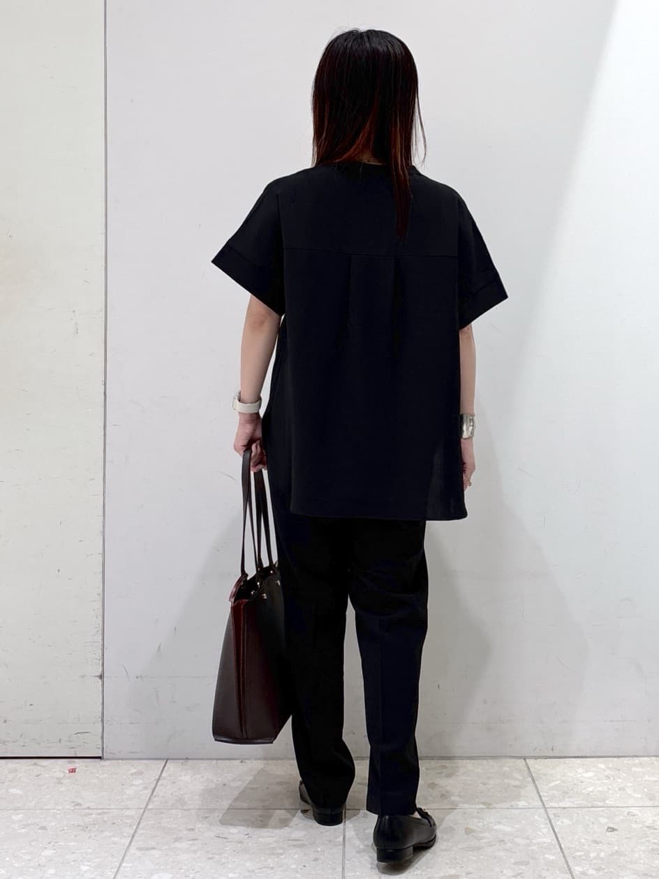 mameさんの「OPAQUE.CLIP｜《5色展開／SS-LLサイズ》スキッパー金ボタンブラウス／セットアップ対応【防シワ／ストレッチ／洗濯」を使ったコーディネート