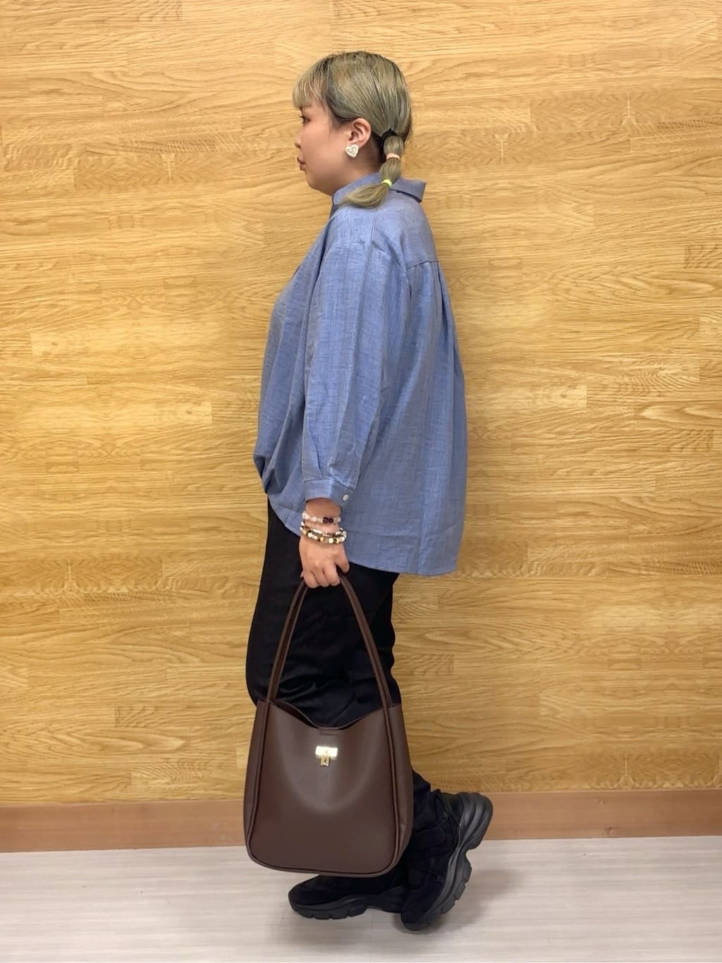 ぁむさんの「SHOO･LA･RUE｜【S-LL】インせず着られる デニムライク前開きブラウス」を使ったコーディネート