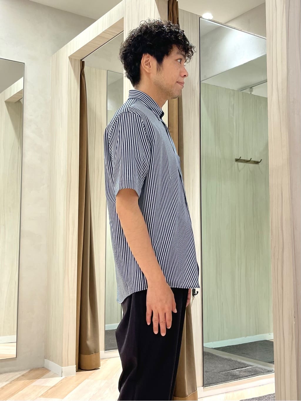 URAさんの「TAKEO KIKUCHI｜【3Dナイロンストレッチ】スリムイージーパンツ」を使ったコーディネート