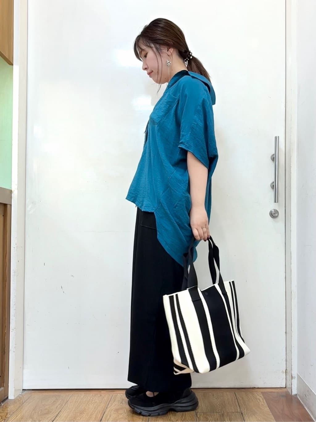 だいわさんの「SHOO･LA･RUE｜【洗える/S-LL/5分袖】1枚でも羽織としても。さらさらドレープシャツ」を使ったコーディネート