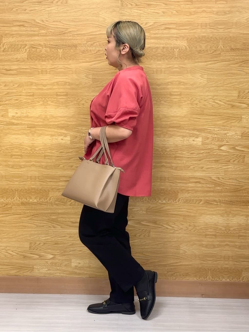 ぁむさんの「SHOO･LA･RUE｜【S-LL/洗濯後しわになりにくい】ランタンスリーブで女性らしく 5分袖スキッパーブラウス」を使ったコーディネート