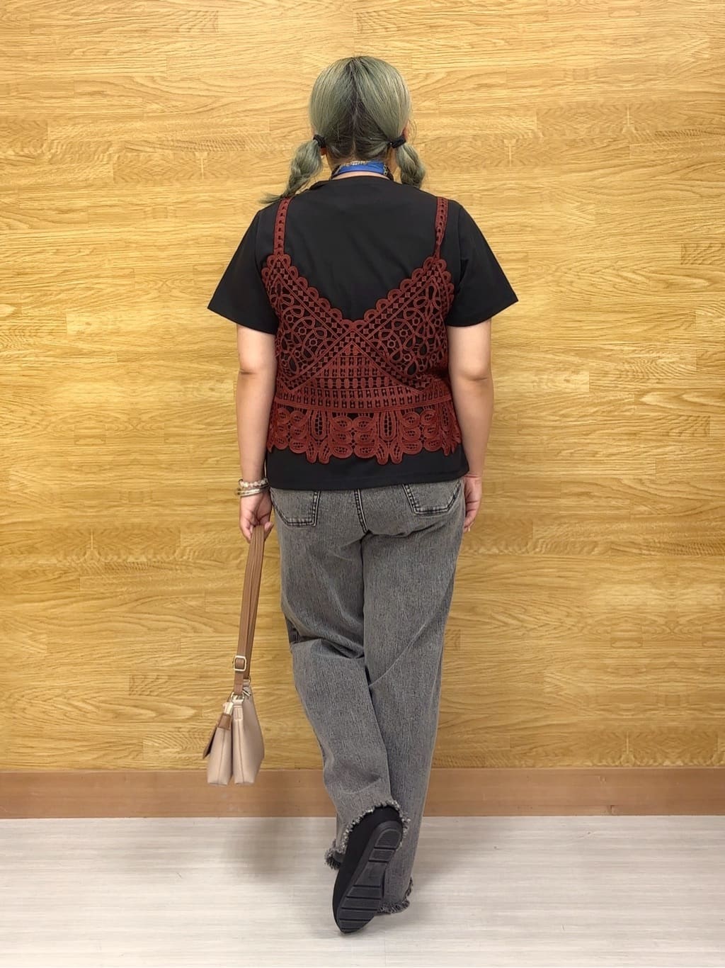 ぁむさんの「SHOO･LA･RUE｜【2点セット/ひんやり】レースビスチェ＋Tシャツ」を使ったコーディネート
