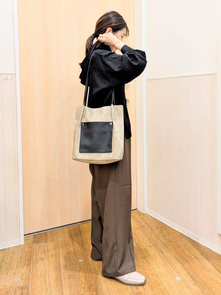 yururiさんの「SHOO･LA･RUE｜【S-LL/セットアップ可/洗濯後しわになりにくい】きちんと見え タックワイドパンツ」を使ったコーディネート