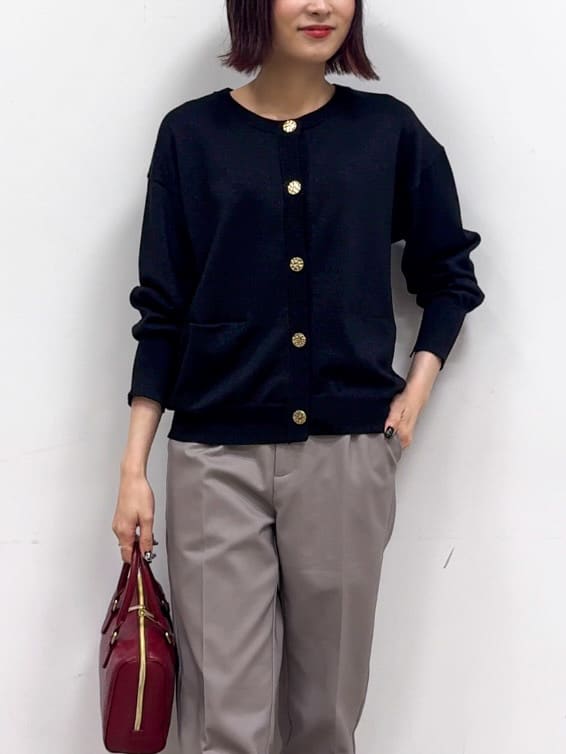 𝐜𝐡𝐢𝐤𝐚さんの「SHOO･LA･RUE｜【洗濯機可/S-3L/美脚シルエット】通勤・セレモニーにも　きちんと見えする ソフトスティックパンツ」を使ったコーディネート