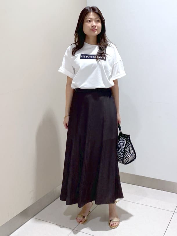 kanaさんの「UNTITLED｜【コットン100/ゆったり/ショート丈/洗える】ベロアロゴTシャツ」を使ったコーディネート