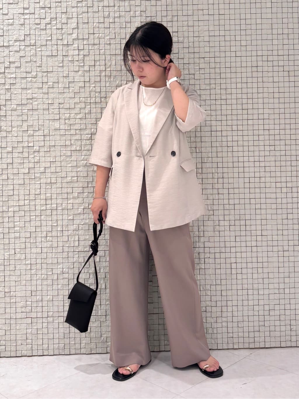 MEGUMIさんの「INDIVI｜【UVケア／SETUP可能】エアリージョーゼット ワイドパンツ」を使ったコーディネート