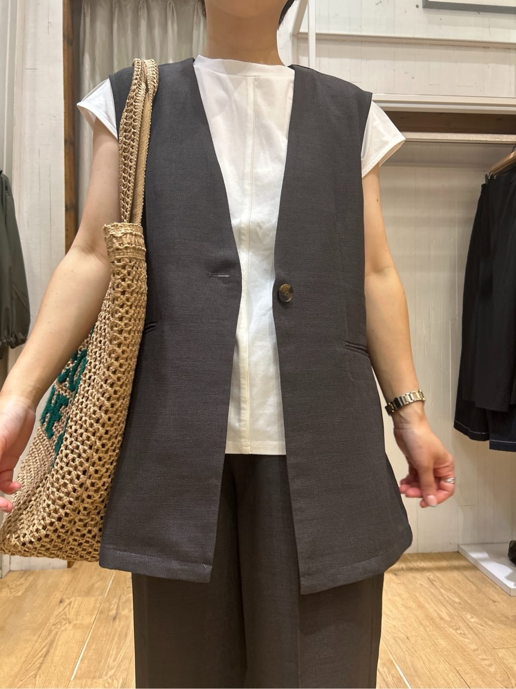 ga_riさんの「THE SHOP TK｜【スッキリ決まる】パナマメッシュジレ/洗える/セットアップ可」を使ったコーディネート