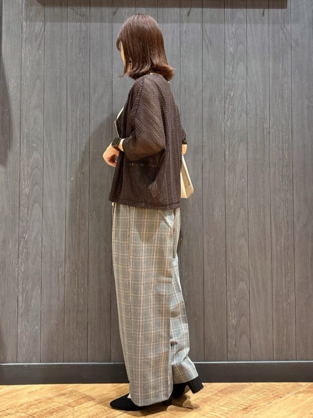 meiさんの「SHOO･LA･RUE｜【洗える/S-LL】季節の変わり目に 透かし柄が涼やか ジップブルゾン」を使ったコーディネート