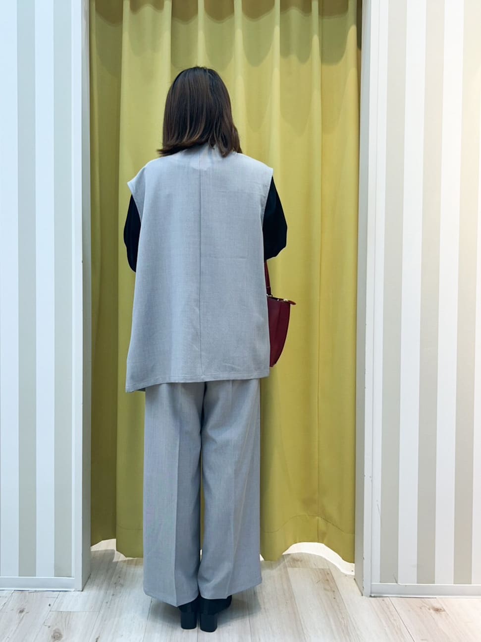 shioriさんの「SHOO･LA･RUE｜【S-LL/セットアップ可/洗濯後しわになりにくい】ダブルベスト」を使ったコーディネート
