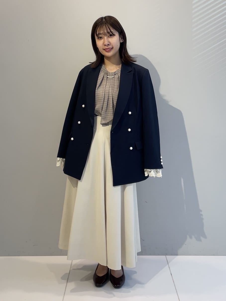 abeさんの「Couture brooch｜【高見え・きれいめ・通勤】レースカフス パール調釦テーラードジャケット」を使ったコーディネート