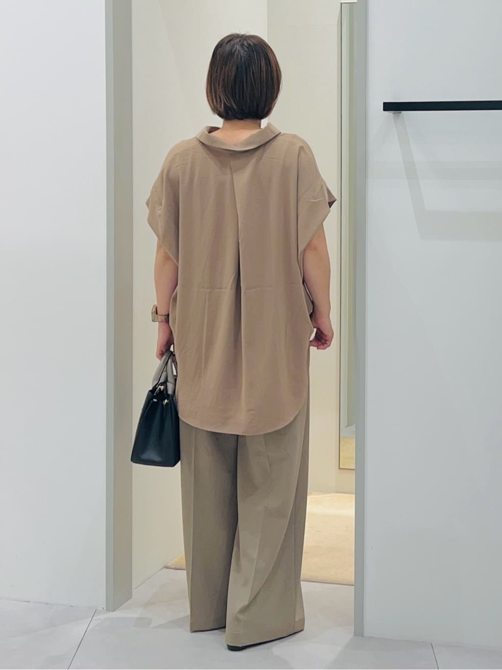 タナさんの「THE SHOP TK｜コットンライクブラウス【接触冷感/洗濯機OK/UV/セットアップ可】」を使ったコーディネート