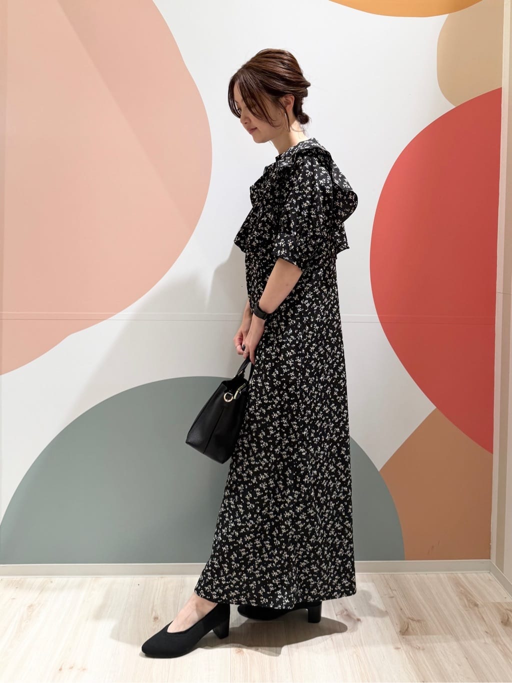 長女さんの「SHOO･LA･RUE｜【S-LL】クラシカルな 花柄ワンピース」を使ったコーディネート