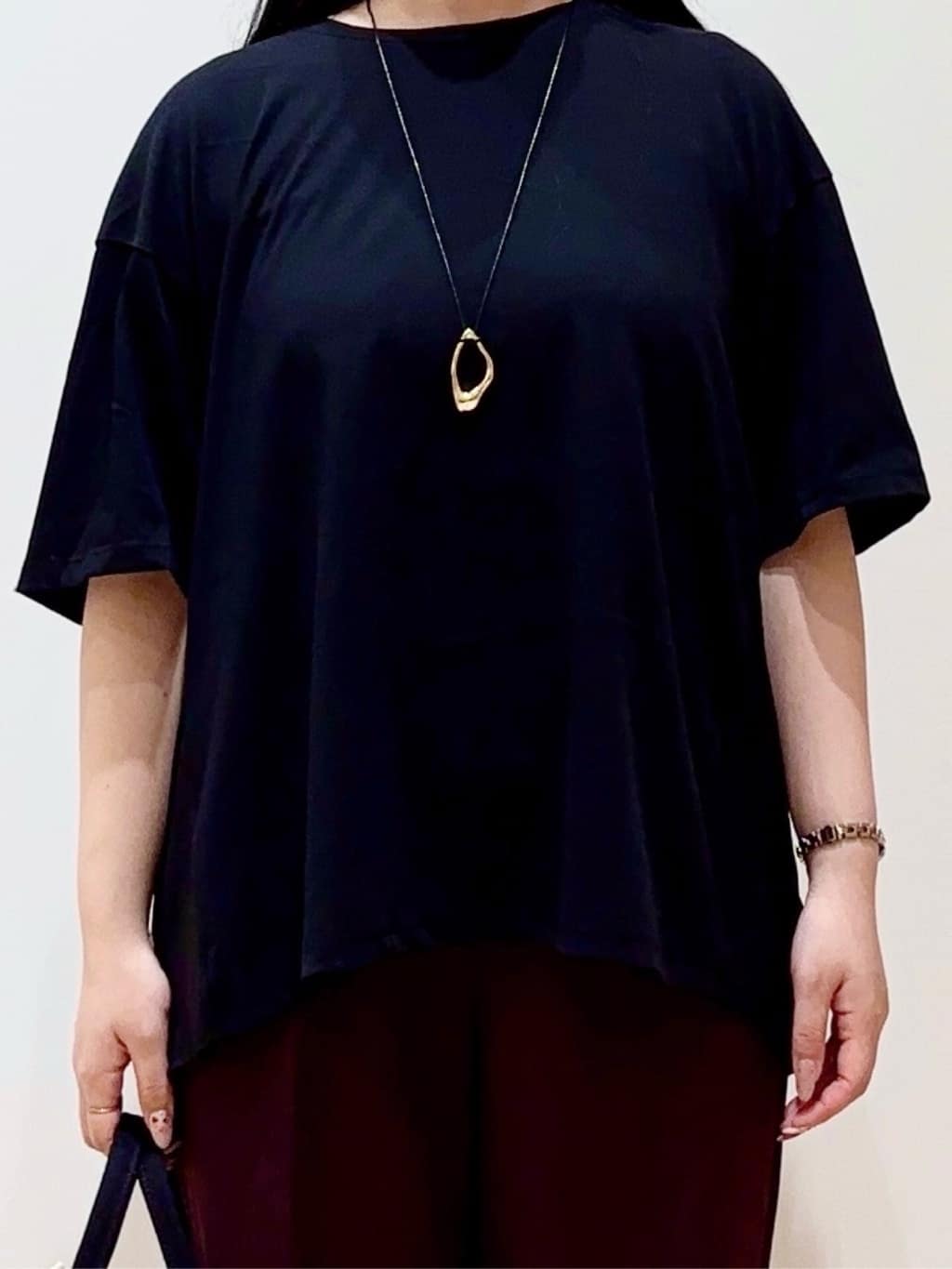 minamiさんの「grove｜後ろ姿で魅せる　バックドロストシャーリングTシャツ」を使ったコーディネート