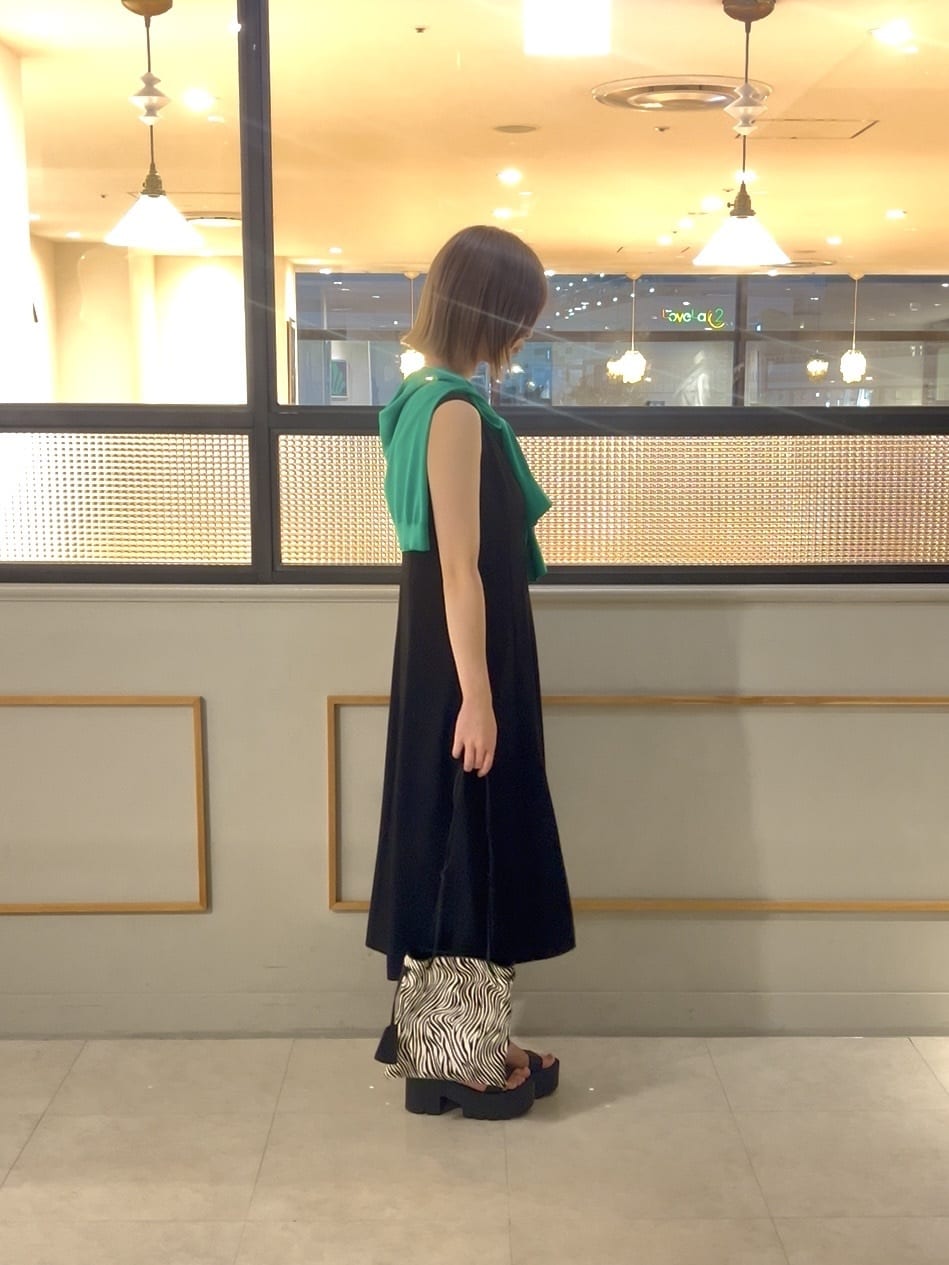 kumiさんの「INDIVI｜【美シルエット】ノースリーブワンピース」を使ったコーディネート