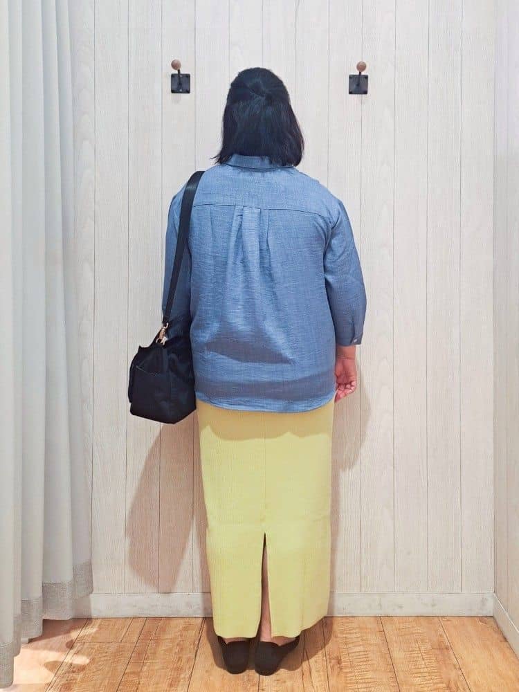 kotomiさんの「SHOO･LA･RUE｜【S-LL】インせず着られる デニムライク前開きブラウス」を使ったコーディネート