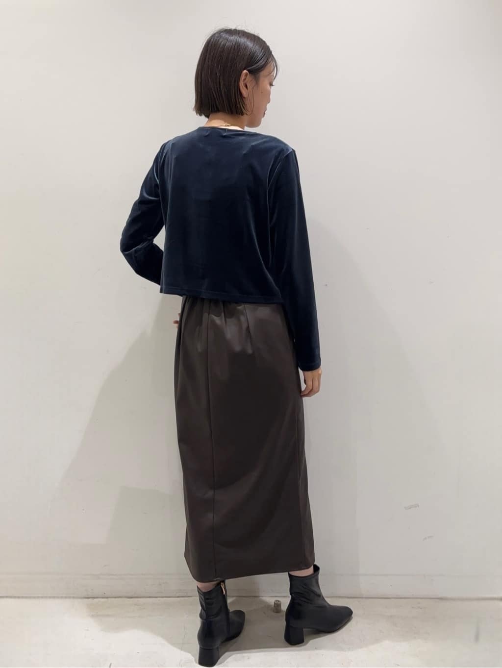 moさんの「OPAQUE.CLIP｜ストレッチダブルポケットタイトスカート【洗える】」を使ったコーディネート