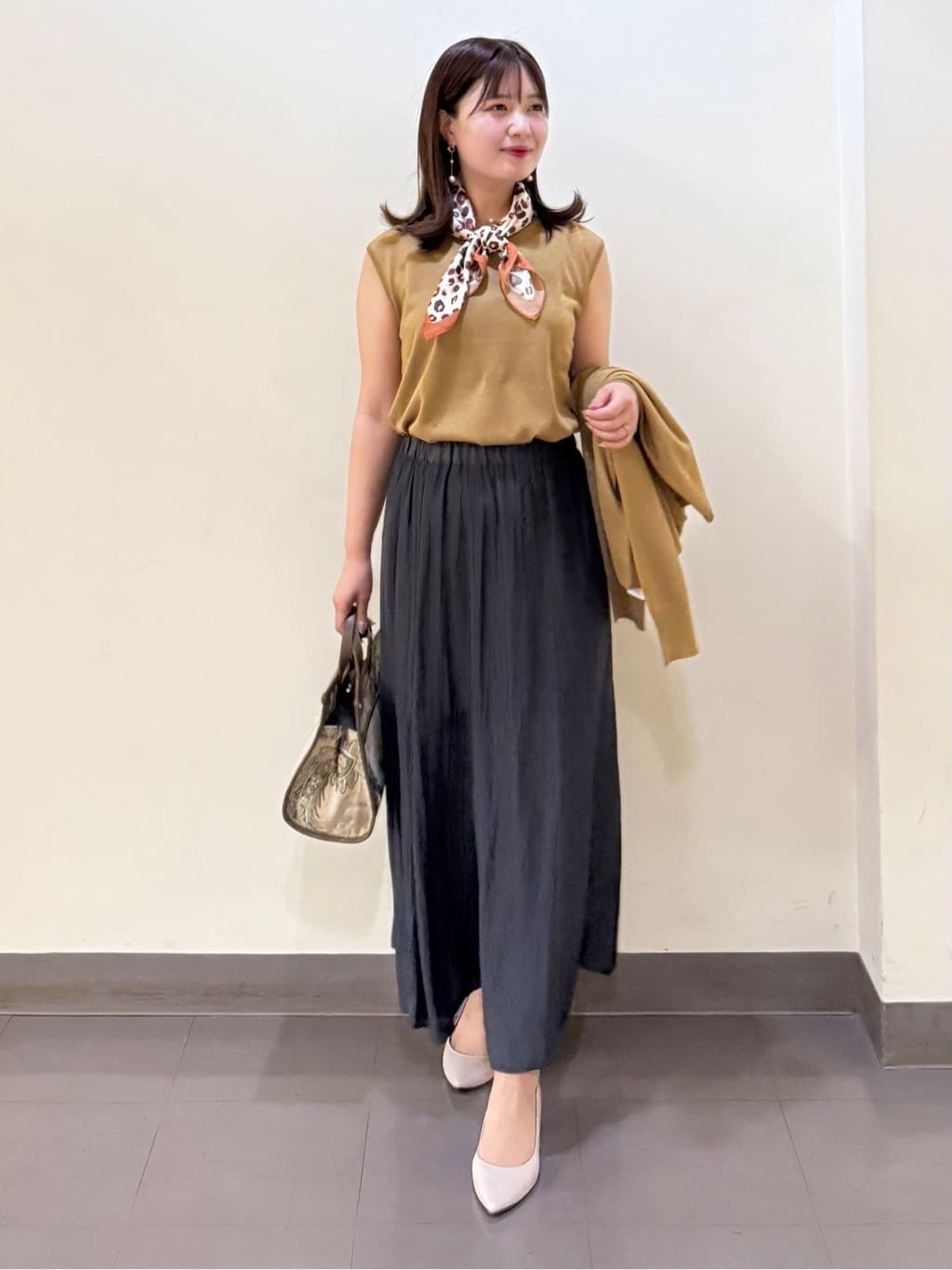 いくみさんの「UNTITLED｜【アンサンブル可/洗える】シアーノースリーブ プルオーバー」を使ったコーディネート