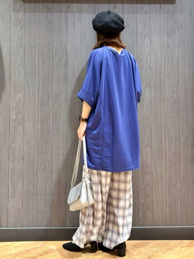 meiさんの「SHOO･LA･RUE｜【S-LL/体型カバー】さらさらタッチが心地よい コクーンシルエットチュニック」を使ったコーディネート