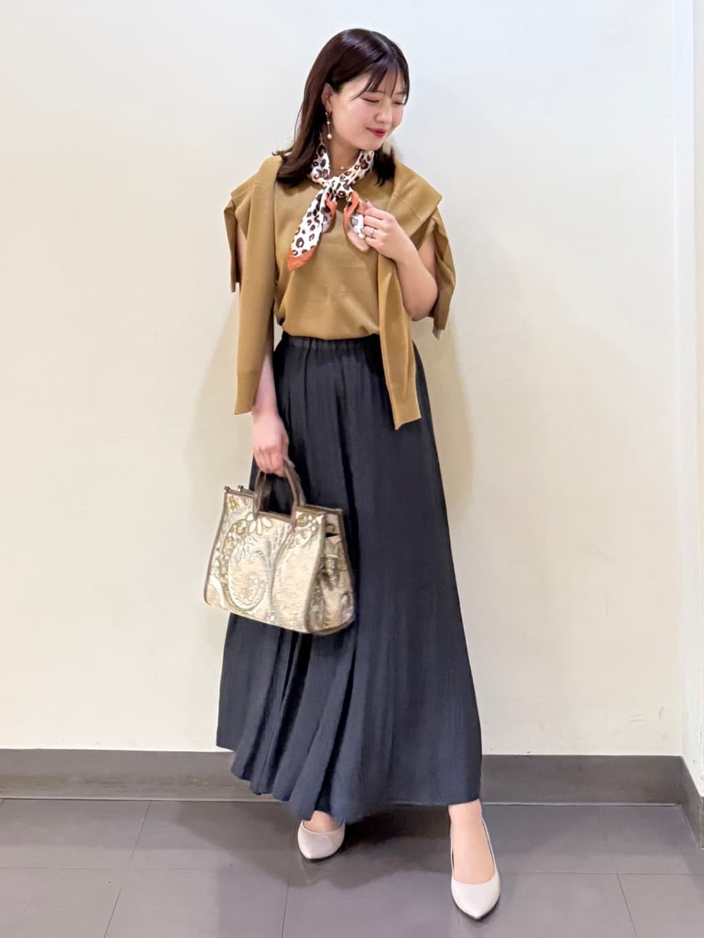 いくみさんの「UNTITLED｜【アンサンブル可/洗える】シアーノースリーブ プルオーバー」を使ったコーディネート