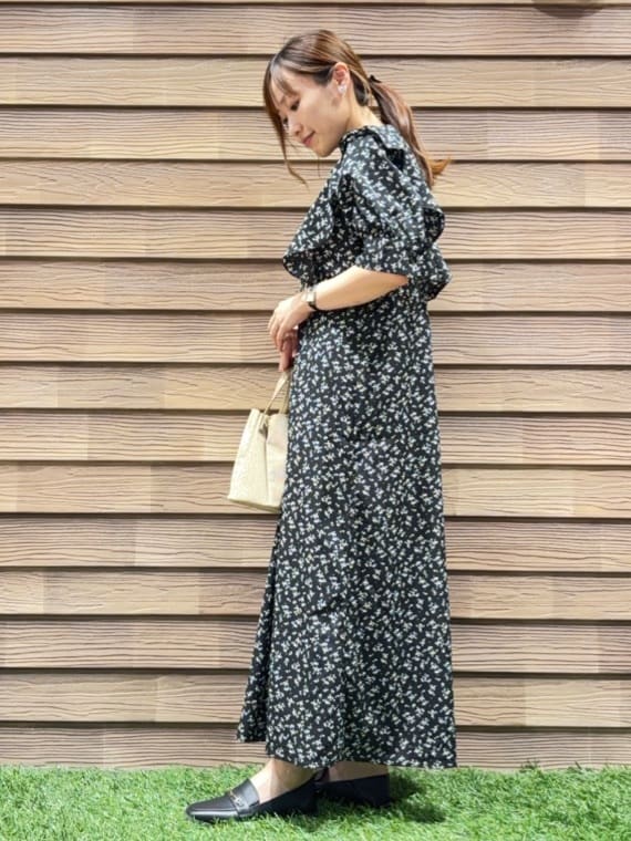 himiさんの「SHOO･LA･RUE｜【S-LL】クラシカルな 花柄ワンピース」を使ったコーディネート