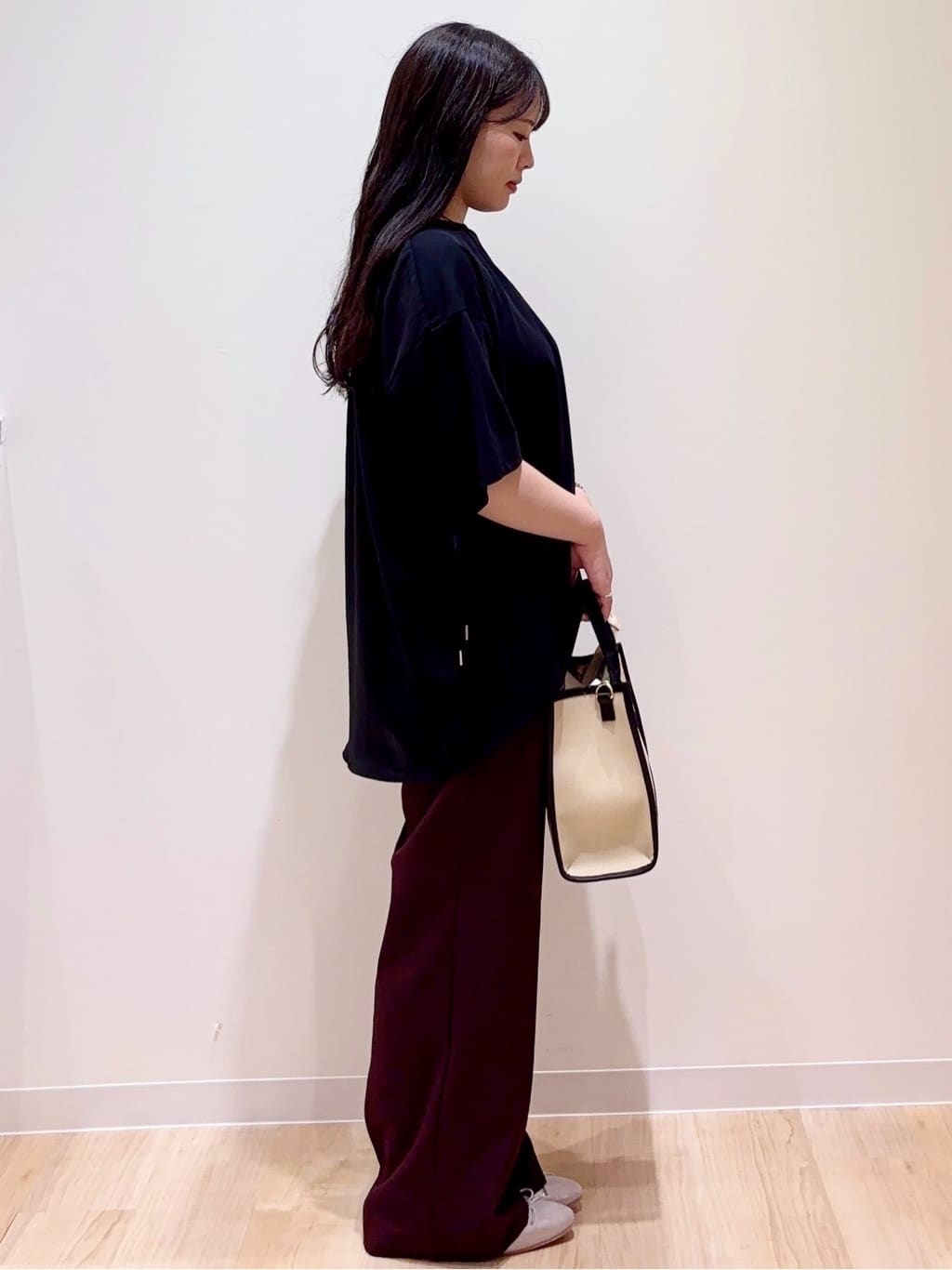 minamiさんの「grove｜後ろ姿で魅せる　バックドロストシャーリングTシャツ」を使ったコーディネート