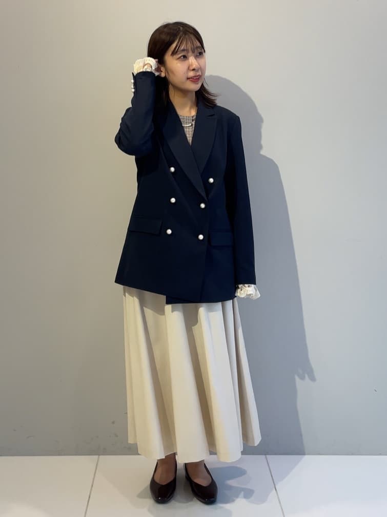 abeさんの「Couture brooch｜【高見え・きれいめ・通勤】レースカフス パール調釦テーラードジャケット」を使ったコーディネート