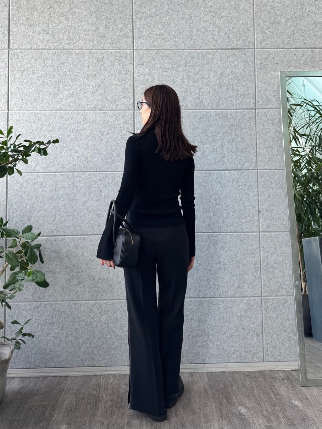 uchi__yamaさんの「CODE A｜line zip trousers」を使ったコーディネート
