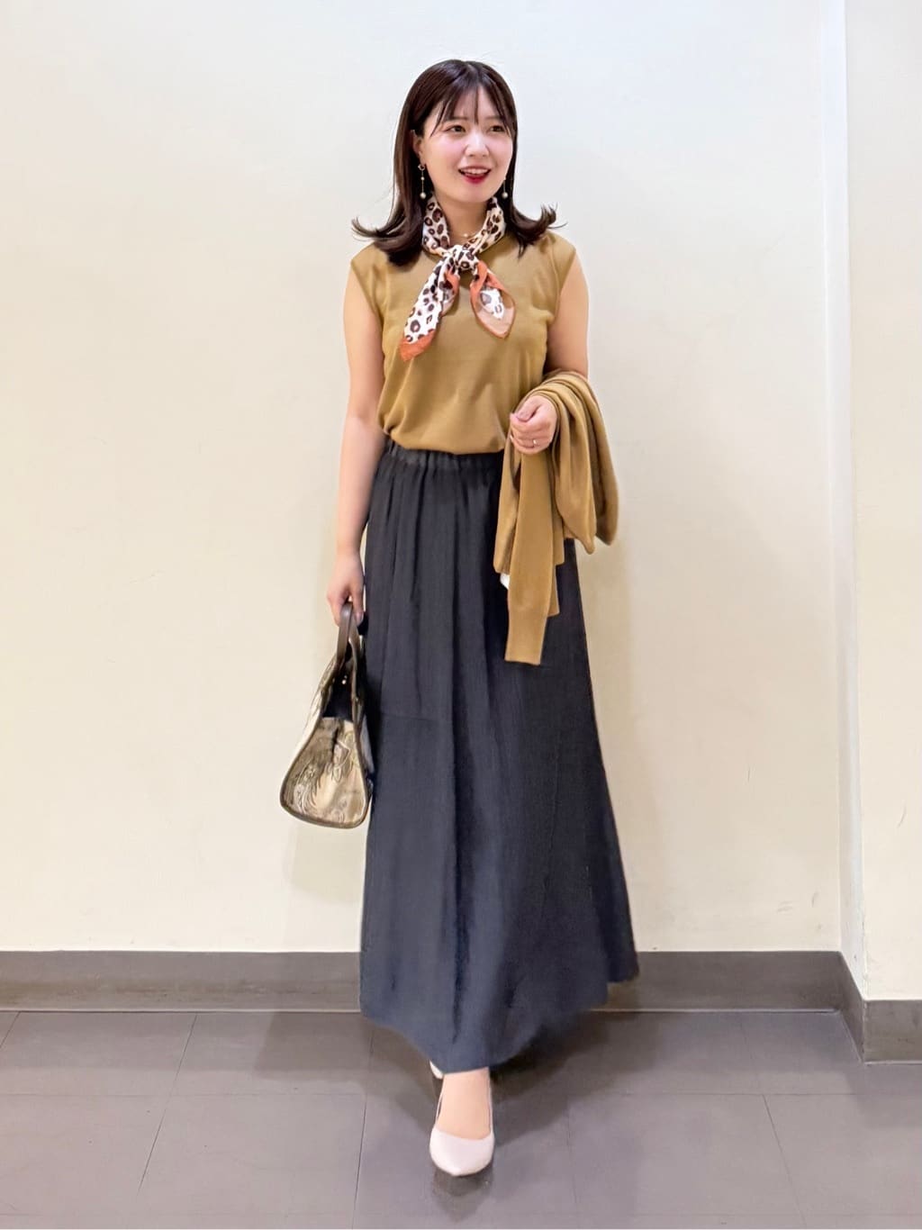 いくみさんの「UNTITLED｜【アンサンブル可/洗える】シアーノースリーブ プルオーバー」を使ったコーディネート