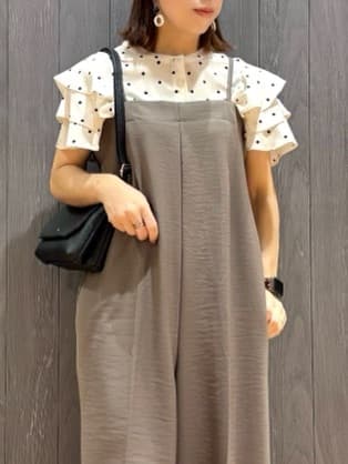 meiさんの「SHOO･LA･RUE｜【無地/ドット柄】お袖フリルが華やぐ きれいめブラウス」を使ったコーディネート
