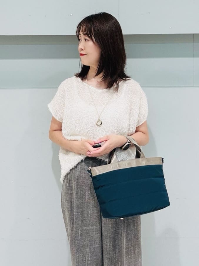 makiさんの「UNTITLED｜【セットアップ可/洗える】フェザーフレンチスリーブブラウス」を使ったコーディネート