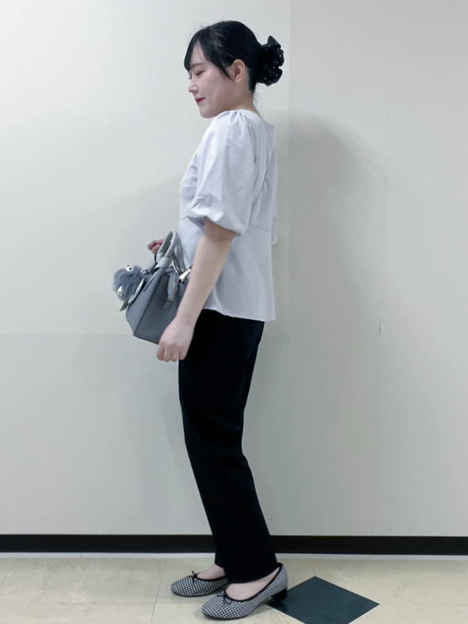 Hitomiさんの「index｜《S-LLサイズ》バルーンスリーブペプラムトップス【洗濯機洗い可／接触冷感／UVケア】」を使ったコーディネート