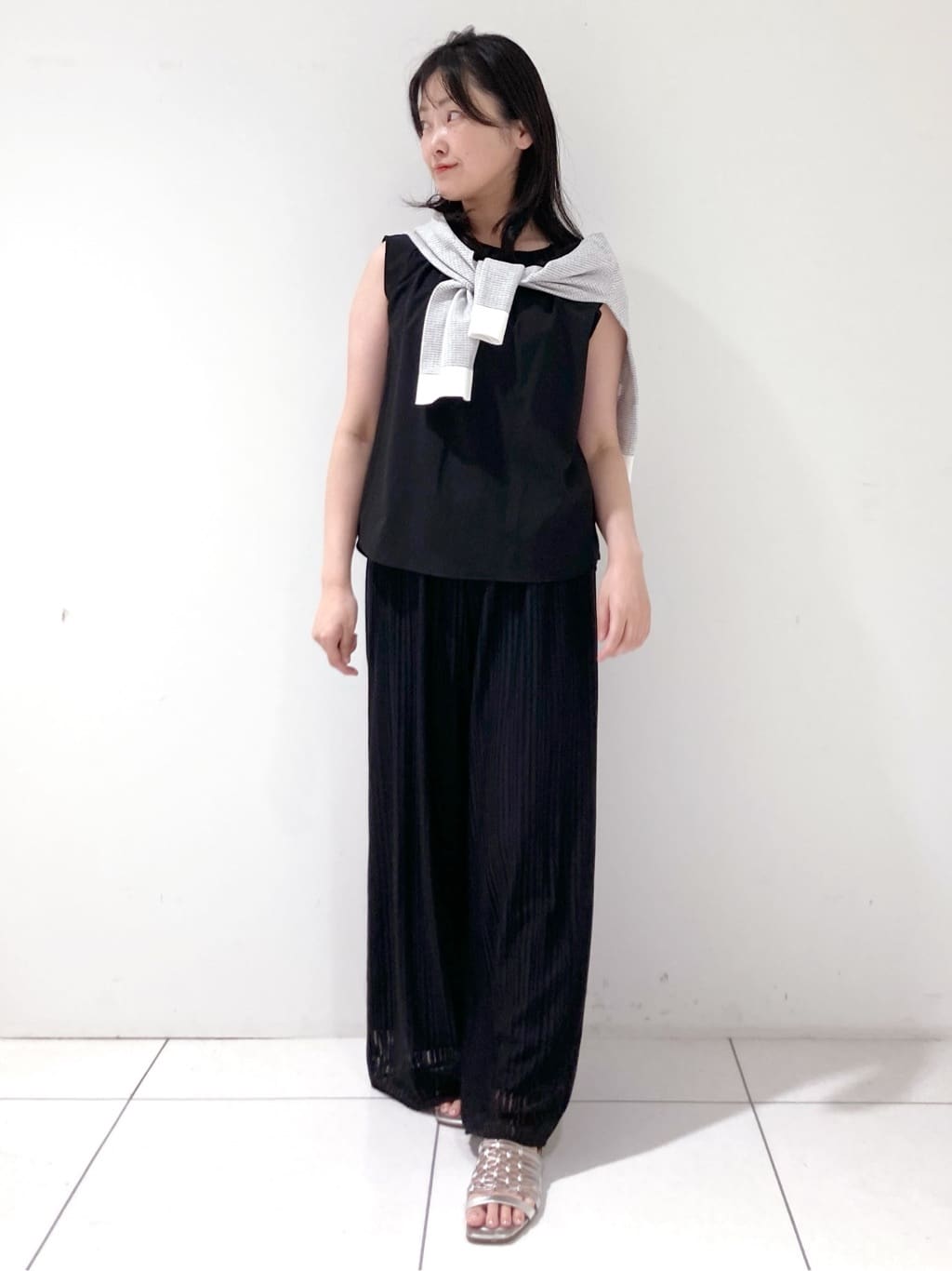 momokoさんの「INDIVI｜【軽く羽織れる/洗える】ジャケット風カーディガン」を使ったコーディネート