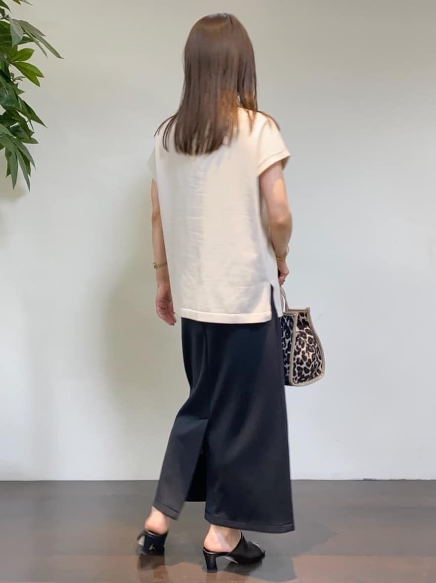 tomoさんの「UNTITLED｜【後ろウエストゴム/ストレッチ性/オンオフ】ジャージナロースカート」を使ったコーディネート