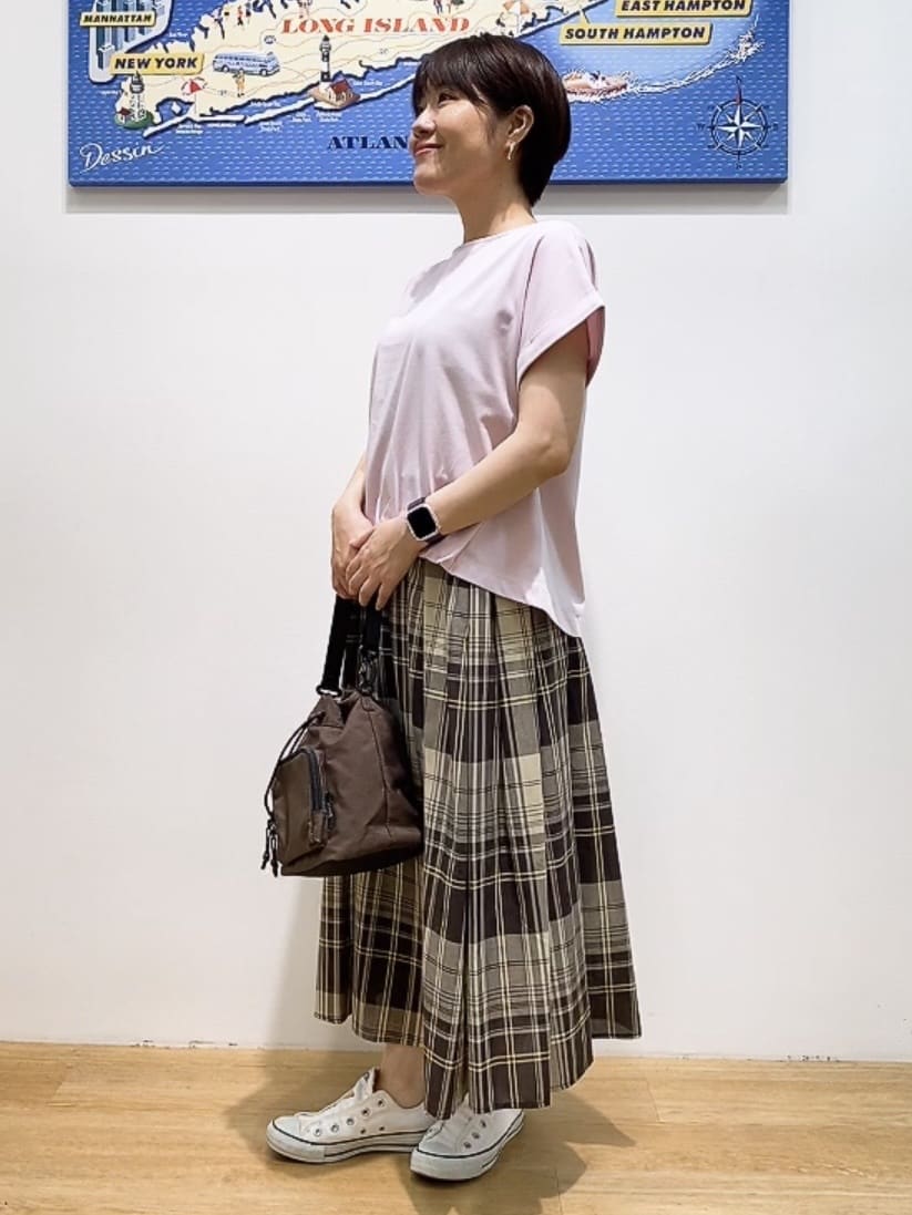 Hamaさんの「Dessin｜【二の腕カバー／UVカット】ロールアップスリーブ裾ギャザーカットソー」を使ったコーディネート