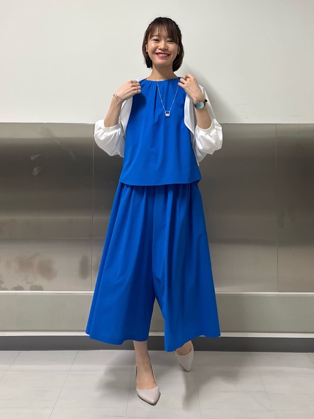 kanaeさんの「INDIVI｜【軽く羽織れる】ボレロカーディガン」を使ったコーディネート